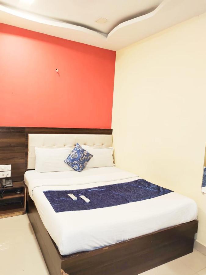 Hotel Golden Galaxy - Santacruz East Мумбаи Экстерьер фото
